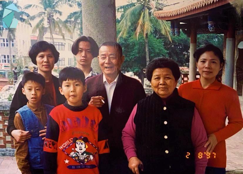 錄爸媽podcast的難忘事 18 餘暉爍爍的地磅記憶 覺世代 Gems In Stories 錄爸媽podcast的難忘事 18 餘暉爍爍的地磅記憶 覺世代 Gems In Stories